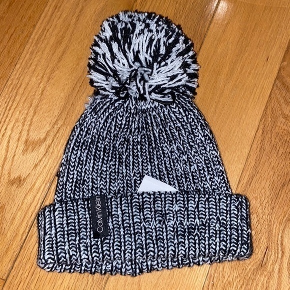 NEW Calvin Klein black & white hat with pom - Picture 1 of 3